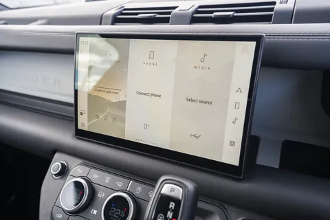 VX25TWE Land Rover Defender 3.0 D250 Hard Top X-Dynamic HSE Auto [3 Seat] Thumbnail #49