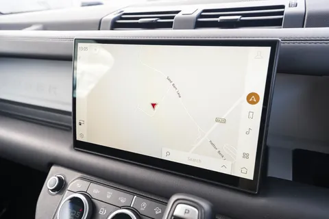 VX25TWE Land Rover Defender 3.0 D250 Hard Top X-Dynamic HSE Auto [3 Seat] Thumbnail #48