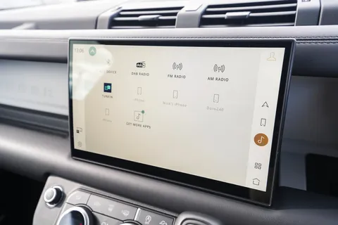 VX25TWE Land Rover Defender 3.0 D250 Hard Top X-Dynamic HSE Auto [3 Seat] Thumbnail #50