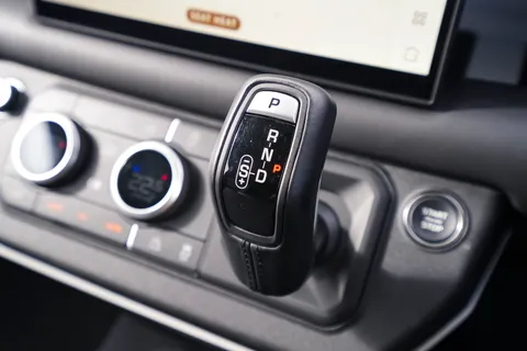 VX25TWE Land Rover Defender 3.0 D250 Hard Top X-Dynamic HSE Auto [3 Seat] Thumbnail #42