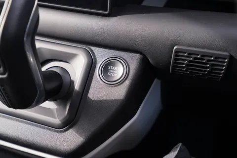 VX25TWE Land Rover Defender 3.0 D250 Hard Top X-Dynamic HSE Auto [3 Seat] Thumbnail #43