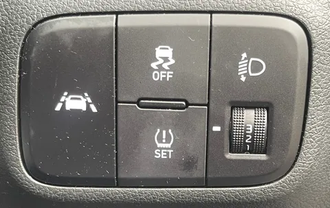 MM22VZY Hyundai i10 1.2 MPi Premium 5dr Auto Thumbnail #10