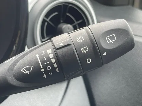 MM22VZY Hyundai i10 1.2 MPi Premium 5dr Auto Thumbnail #16