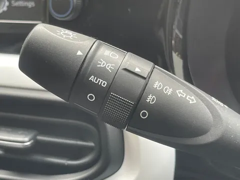 MM22VZY Hyundai i10 1.2 MPi Premium 5dr Auto Thumbnail #17