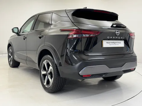 DS72XYL Nissan Qashqai 1.3 DiG-T MH 158 N-Connecta 5dr Xtronic Thumbnail #10