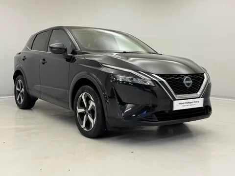 DS72XYL Nissan Qashqai 1.3 DiG-T MH 158 N-Connecta 5dr Xtronic Thumbnail #3