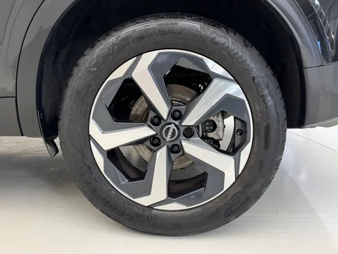 DS72XYL Nissan Qashqai 1.3 DiG-T MH 158 N-Connecta 5dr Xtronic Thumbnail #12