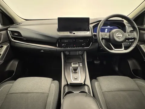 DS72XYL Nissan Qashqai 1.3 DiG-T MH 158 N-Connecta 5dr Xtronic Thumbnail #4