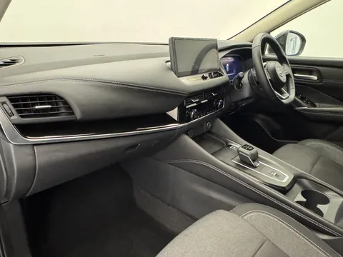 DS72XYL Nissan Qashqai 1.3 DiG-T MH 158 N-Connecta 5dr Xtronic Thumbnail #16