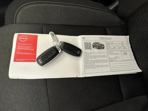 DS72XYL Nissan Qashqai 1.3 DiG-T MH 158 N-Connecta 5dr Xtronic Thumbnail #21