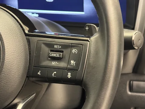 DS72XYL Nissan Qashqai 1.3 DiG-T MH 158 N-Connecta 5dr Xtronic Thumbnail #23