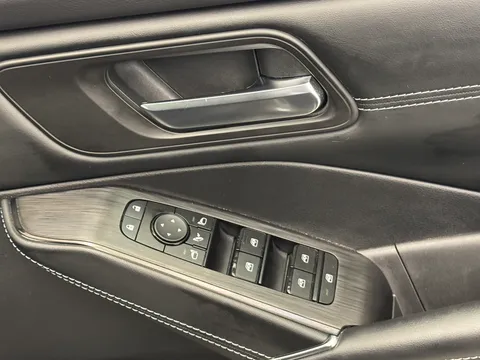 DS72XYL Nissan Qashqai 1.3 DiG-T MH 158 N-Connecta 5dr Xtronic Thumbnail #26