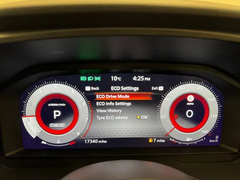 DS72XYL Nissan Qashqai 1.3 DiG-T MH 158 N-Connecta 5dr Xtronic Thumbnail #27