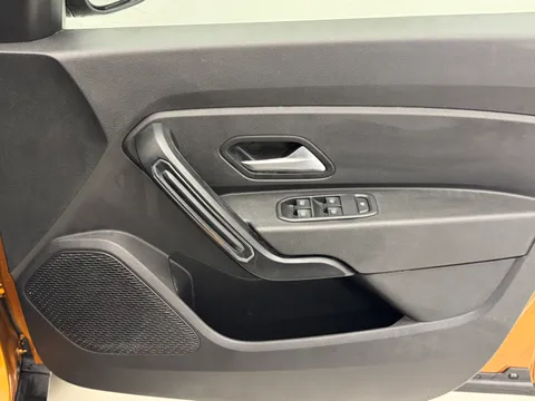 19 of 33 for Dacia Duster 1.5 Blue dCi Comfort 5dr