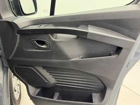 NA73YRR Renault Trafic SL28 Blue dCi 130 Business+ Van Thumbnail #14