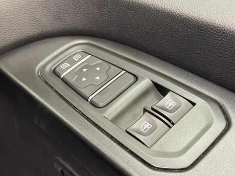 NA73YRR Renault Trafic SL28 Blue dCi 130 Business+ Van Thumbnail #15