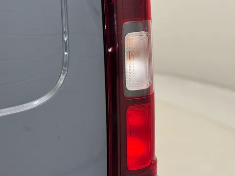 NA73YRR Renault Trafic SL28 Blue dCi 130 Business+ Van Thumbnail #27