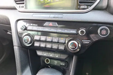 FL69CBV Kia Sportage 1.6 CRDi 48V ISG 4 5dr DCT Auto Thumbnail #16