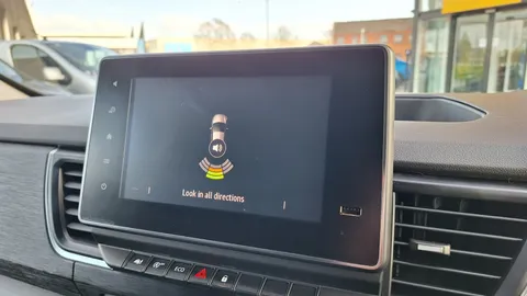 FH23HSJ Renault Trafic LL30 Blue dCi 150 Extra Van Thumbnail #12