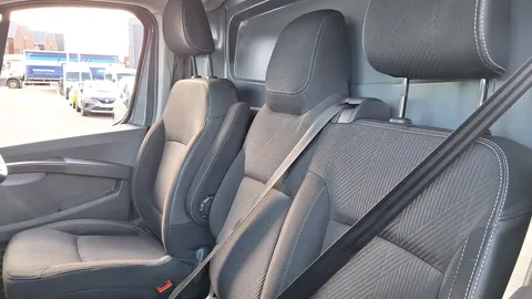 FH23HSJ Renault Trafic LL30 Blue dCi 150 Extra Van Thumbnail #24