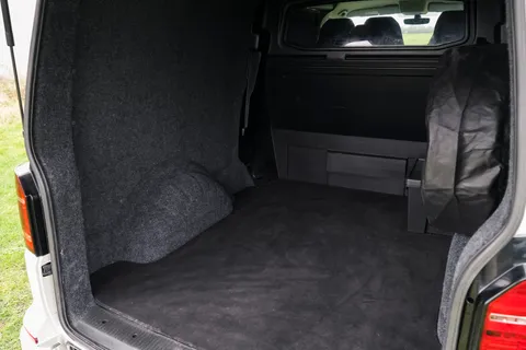 GM21ONC Volkswagen Transporter 2.0 TDI 150 Highline Kombi Van Thumbnail #24