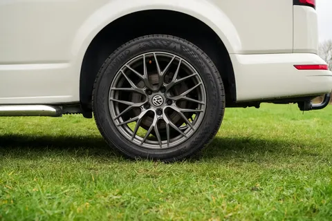 GM21ONC Volkswagen Transporter 2.0 TDI 150 Highline Kombi Van Thumbnail #25