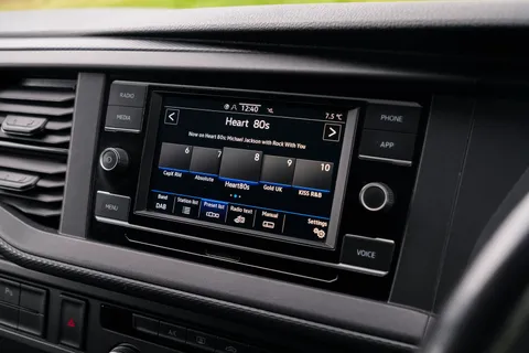 GM21ONC Volkswagen Transporter 2.0 TDI 150 Highline Kombi Van Thumbnail #34