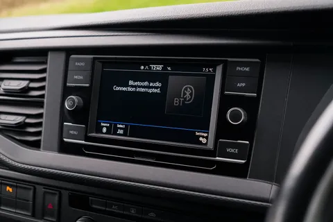 GM21ONC Volkswagen Transporter 2.0 TDI 150 Highline Kombi Van Thumbnail #36