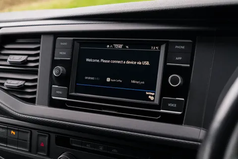 GM21ONC Volkswagen Transporter 2.0 TDI 150 Highline Kombi Van Thumbnail #37