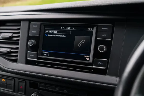 GM21ONC Volkswagen Transporter 2.0 TDI 150 Highline Kombi Van Thumbnail #38