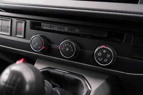 GM21ONC Volkswagen Transporter 2.0 TDI 150 Highline Kombi Van Thumbnail #40