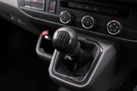 GM21ONC Volkswagen Transporter 2.0 TDI 150 Highline Kombi Van Thumbnail #41