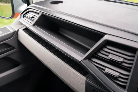 GM21ONC Volkswagen Transporter 2.0 TDI 150 Highline Kombi Van Thumbnail #43