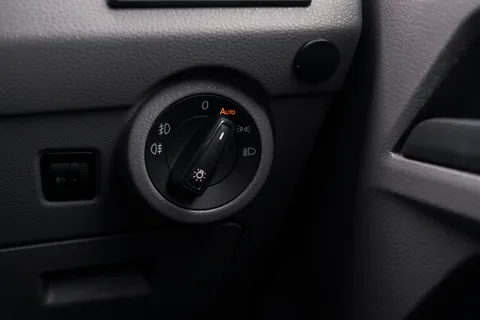 GM21ONC Volkswagen Transporter 2.0 TDI 150 Highline Kombi Van Thumbnail #45