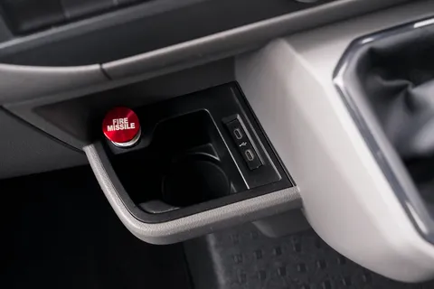 GM21ONC Volkswagen Transporter 2.0 TDI 150 Highline Kombi Van Thumbnail #46