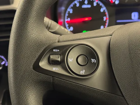 NG69CPO Vauxhall Combo Cargo 2300 1.5 Turbo D 100ps H1 Sportive Van Thumbnail #17