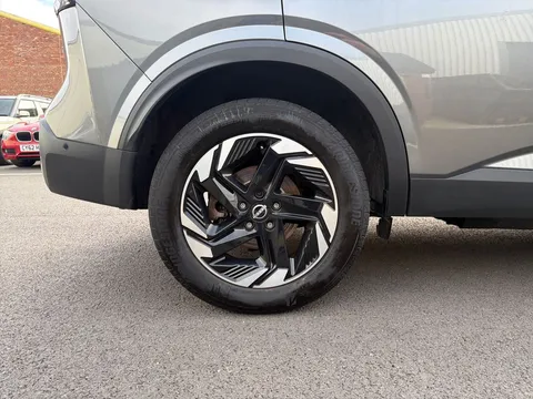 OW74VXA Nissan Qashqai 1.5 E-Power N-Connecta 5dr Auto Thumbnail #9