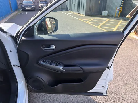 OW74HFT Nissan Juke 1.0 DiG-T N-Connecta 5dr Thumbnail #18