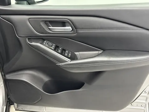 DY71KZZ Nissan Qashqai 1.3 DiG-T MH 158 N-Connecta 5dr Xtronic Thumbnail #19