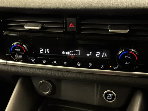 DY71KZZ Nissan Qashqai 1.3 DiG-T MH 158 N-Connecta 5dr Xtronic Thumbnail #27