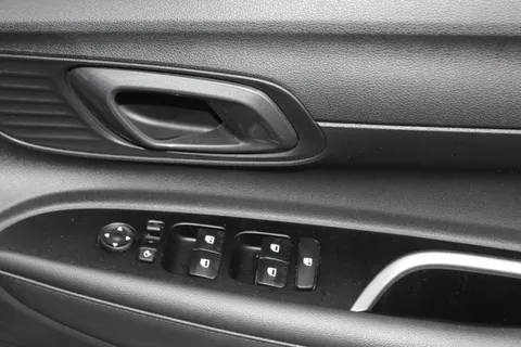 DE25EYJ Hyundai i20 1.0T GDi Premium 5dr Thumbnail #18