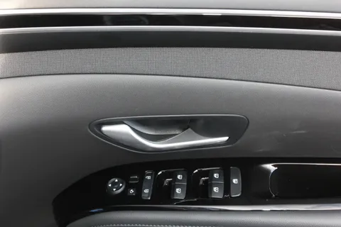 MK73TFO Hyundai Tucson 1.6 TGDi Hybrid 230 Ultimate 5dr 2WD Auto Thumbnail #18