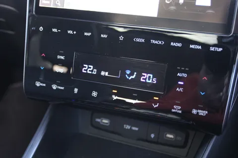 MK73TFO Hyundai Tucson 1.6 TGDi Hybrid 230 Ultimate 5dr 2WD Auto Thumbnail #31