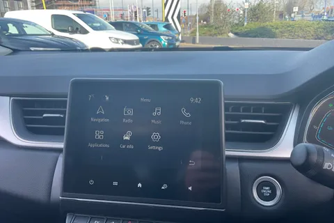 BL22JZU Renault Captur 1.6 E-TECH Hybrid 145 SE Edition 5dr Auto Thumbnail #26