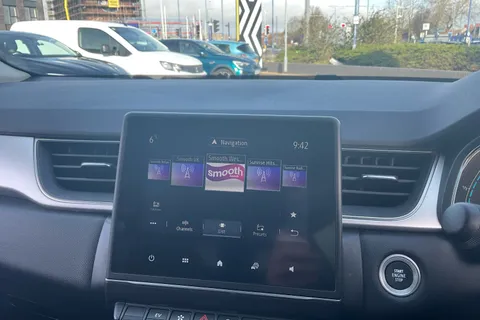 BL22JZU Renault Captur 1.6 E-TECH Hybrid 145 SE Edition 5dr Auto Thumbnail #30