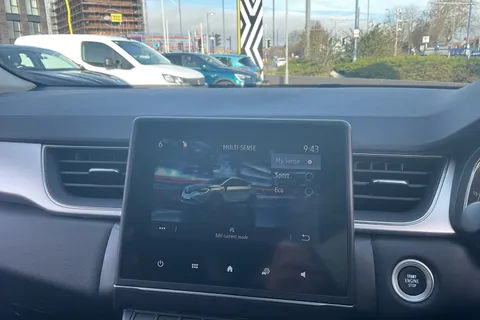 BL22JZU Renault Captur 1.6 E-TECH Hybrid 145 SE Edition 5dr Auto Thumbnail #33