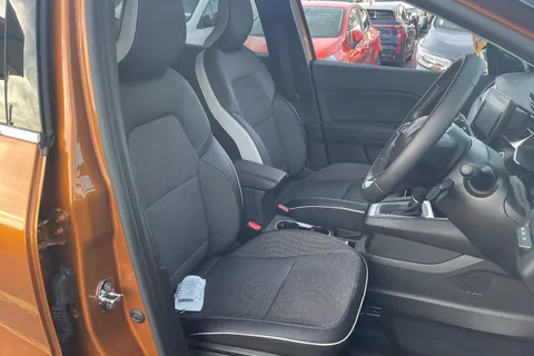 BL22JZU Renault Captur 1.6 E-TECH Hybrid 145 SE Edition 5dr Auto Thumbnail #37