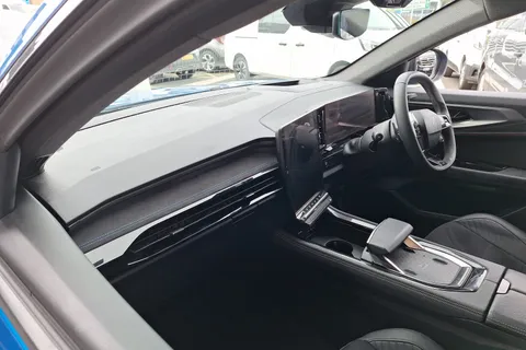 DU25VVE Renault Rafale E-Tech FHEV Techno Esprit Alpine 5dr Auto 4C Thumbnail #21