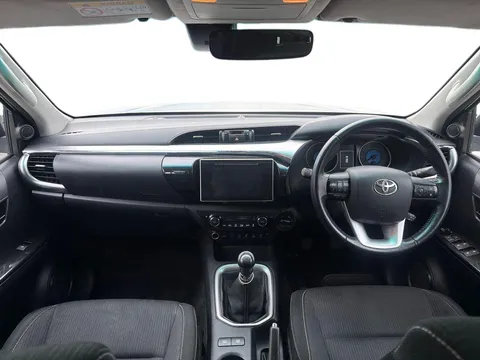 ML19LME Toyota Hilux Invincible D/Cab Pick Up 2.4 D-4D Thumbnail #11