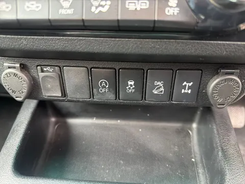 ML19LME Toyota Hilux Invincible D/Cab Pick Up 2.4 D-4D Thumbnail #15